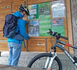 Lukas Dartsch tritt oft selbst in die Pedale – und will nun auch andere dazu motivieren. (Foto: Nationalpark Bayerischer Wald)