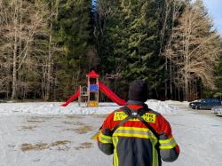 Mit einer Drohne suchte die Feuerwehr St. Oswald das Gebiet nach weiteren Giftködern ab. (Foto: Jakob Geiger /Nationalpark Bayerischer Wald)