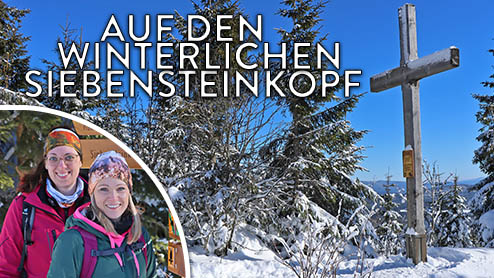 Die Ferienregion-Mitarbeiterinnen Bea und Michi im Winterwald